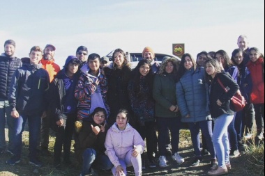 Estudiantes secundarios realizaron una caminata al estuario del río Grande