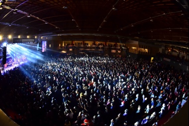 La séptima jornada de la "Fiesta Nacional de la Noche más Larga" se vistió de rock
