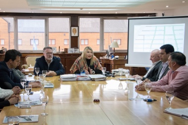 Instalarán escaleras de seguridad y salidas de emergencia en edificios construidos por el IPV