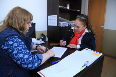Unas 350 familias del barrio El Mirador firmaron el contrato de compraventa con el IPV