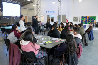 El Municipio y Samsung se asociaron para brindar un taller a más de 100 estudiantes
