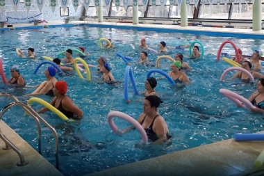 Clase abierta de aquagym en el Polo Municipal de Andorra