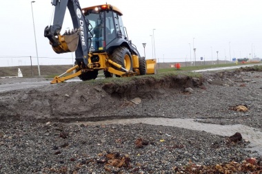 Personal de Obras Sanitarias municipal realizó la limpieza y desobstrucción de pluviales