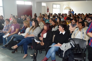 Con más de 400 inscriptos, comenzó la diplomatura para el abordaje de consumos problemáticos