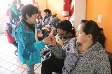 Realizan una campaña de concientización por la eliminación de la violencia contra la mujer