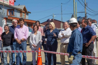 Bertone recorrió obras: “No queremos ser un Gobierno que solo abone salarios”