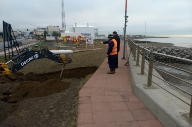 Obras Sanitarias construye un nuevo desagüe pluvial en la zona costera