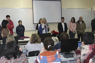 Adultos mayores de PAMI inician cursos de informática en la UNTDF