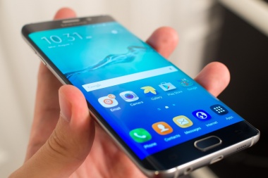 Aseguran que se achicó la brecha de precios de celulares de alta gama con Chile