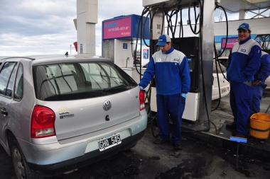 Desde este domingo la nafta aumenta el 7,2% y el gasoil, el 6%