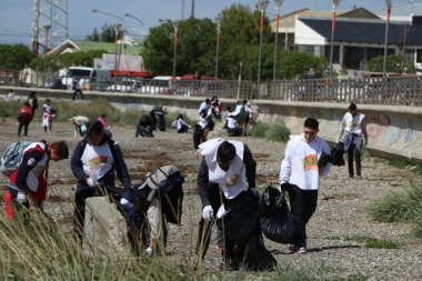 Más de 60 atletas participarán de la primera carrera 'ploggin' de Río Grande