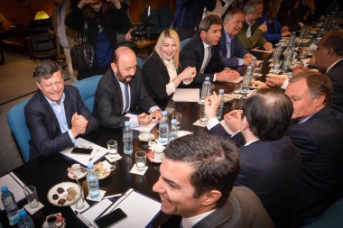 Macri con gobernadores: "La crisis no la pueden pagar los más vulnerables", dijo Bertone