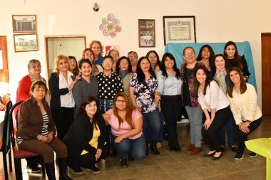 Duré realiza agasajos por el "Mes de la Madre" en diferentes barrios e instituciones