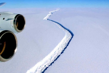 A un año de su ruptura, el iceberg más grande del mundo se ha movido poco