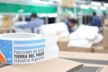 Actualizan procesos productivos para la fabricación de celulares en la provincia