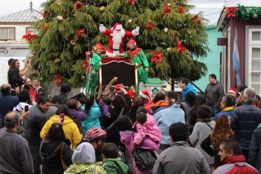 Música, juegos y Papá Noel marcan el inicio de los festejos de Fin de Año en Ushuaia