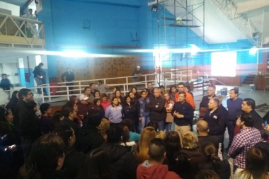 Gobierno informó sobre avances de trabajos de reparación a padres de la Escuela N° 26