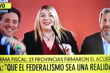 Bertone firmó el Pacto Fiscal y bromeó con Dujovne: “Es la primera vez que los Gobernadores sentimos que se respeta el federalismo”, aseguró