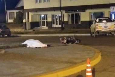 Chocaron dos motos y un joven murió en el centro de Río Grande