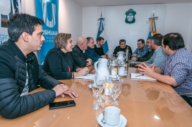 Municipio y Gobierno encaran acciones para la instalación de servicios de agua y cloacas