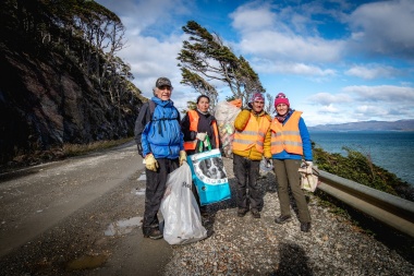 En Ushuaia, la Municipalidad participó de la jornada de limpieza del Canal Beagle