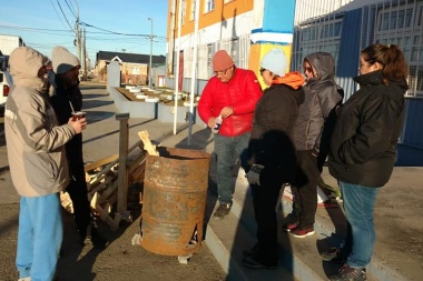 Arrancó el paro docente en Tierra del Fuego con concentración en las escuelas