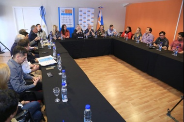 Bertone firmó nuevas titularizaciones y el saneamiento de 300 cargos docentes