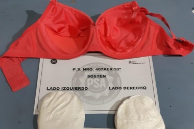 Detuvieron a una "mula" con más de 800 gramos de cocaína con destino a Río Grande