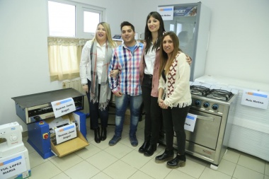 Gobierno entregó herramientas y maquinarias a emprendedores de Río Grande