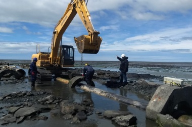 Repararon una de las cañerías con salida al mar Argentino de la Planta de efluentes cloacales