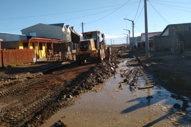 Maquinaria municipal realizó trabajos de acondicionamiento en calles de Chacra XI