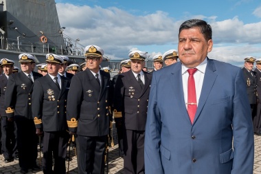 Arcando participó del cambio de mando del Área Naval Austral