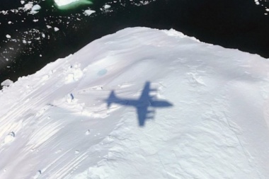 Investigador del CADIC participó en sobrevuelo antártico a bordo de avión de la NASA