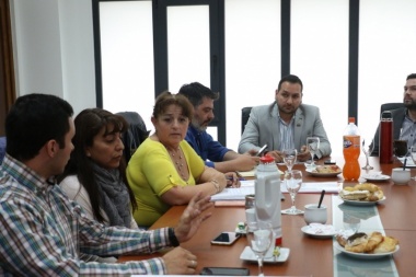 Castillo: "Los vecinos tienen agua y todo lo demás carece de sentido"