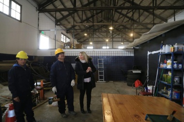 Bertone supervisó los avances de obra del 'Galpón Puerto Río Grande'