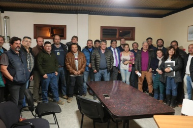 Otorgarán fondos a madereros de Tolhuin para la construcción de 20 viviendas sociales