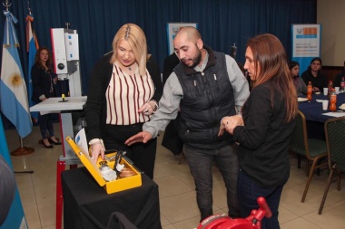 La gobernadora Bertone entregó herramientas de trabajo a emprendedores de Ushuaia
