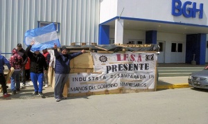 Empleados de IFSA montaron una carpa por los despidos