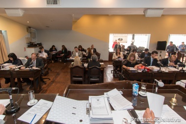Tres proyectos clave para el Gobierno Provincial que se votarían hoy en la Legislatura