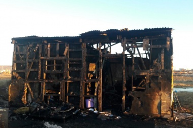 Inician campaña solidaria por una familia que perdió su casa en un incendio