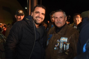 El intendente Vuoto acompañó a los veteranos de Malvinas en la Vigilia