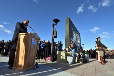 Malvinas: “Trabajaremos incansablemente hasta que ondee la celeste y blanca y la bandera fueguina en nuestras Islas Malvinas”
