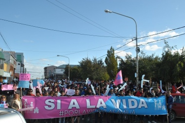 Se realizó una multitudinaria marcha “por la vida” en Río Grande