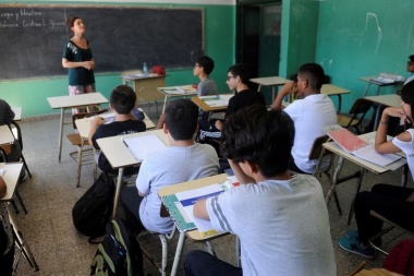 Sin computadoras ni wifi: Padres piden que se aleje de la tecnología a los chicos en las escuelas