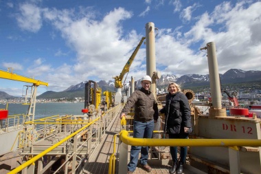 Bertone presenció el comienzo de los trabajos de dragado en el puerto de Ushuaia