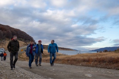 Corredor del Beagle: Funcionarios recorrieron traza alternativa que propone la familia Goodall