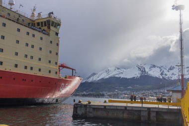 El rompehielos Almirante Irízar llegó a Ushuaia y volverá a la Antártida para hacer pruebas