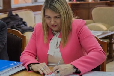 La gobernadora Bertone promulgó la adhesión de Tierra del Fuego a la "Ley Justina"