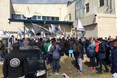Trabajadores de Brightstar en estado de asamblea permanente por temor a nuevas suspensiones tras las vacaciones