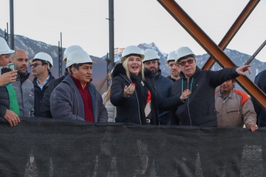 Bertone recorrió la obra del gimnasio de la Asociación Simón Bolivar de Ushuaia